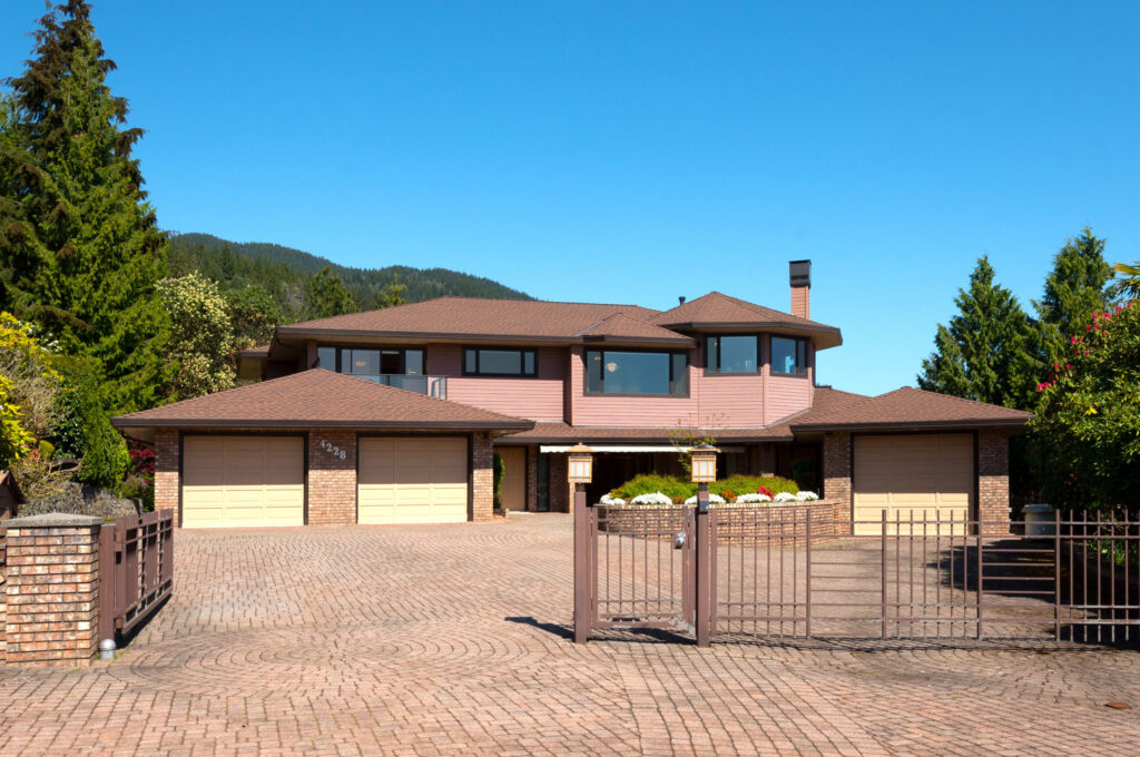 4228 Rockridge Crescent